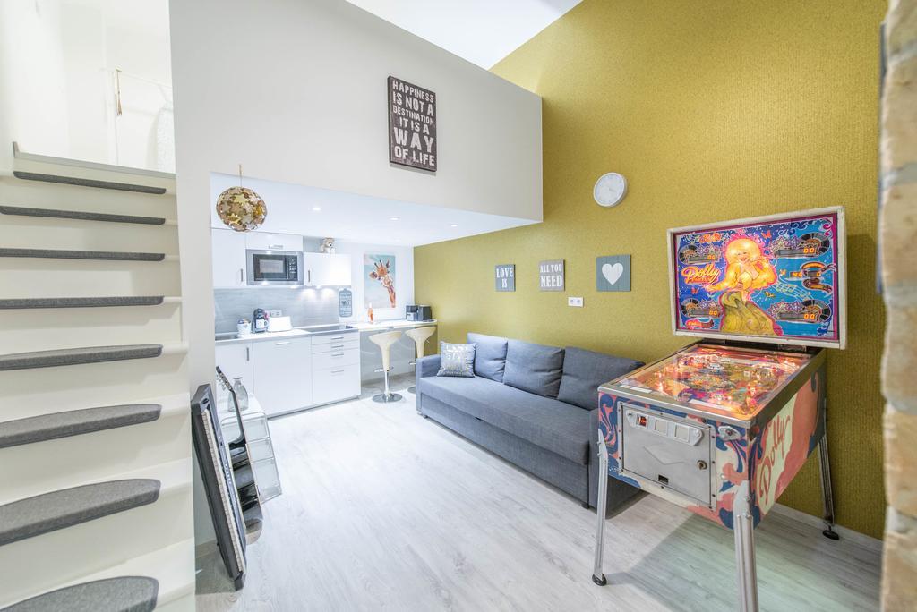 Happy Home Joy - Apartment With Free Pinball Machine Βουδαπέστη Εξωτερικό φωτογραφία